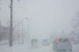 吹雪の中の運転